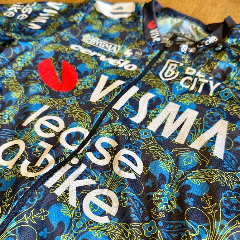 Used AGU Visma LaB Limited Tour de France shirt KM maat M 2024 bike — image 3 of 4