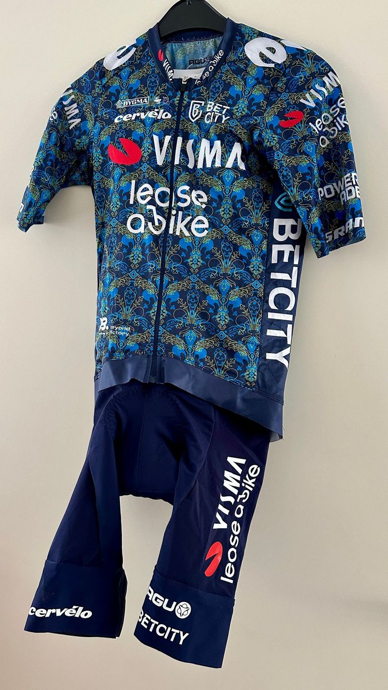 Used AGU Visma LaB Limited Tour de France shirt KM maat M 2024 bike — image 4 of 4