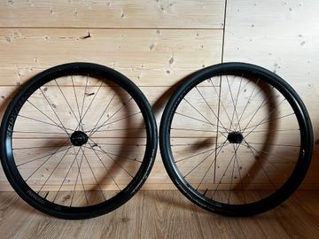 Used Bontrager Paradigm Comp 25 Wheels 2023 bike — image 1 of 8