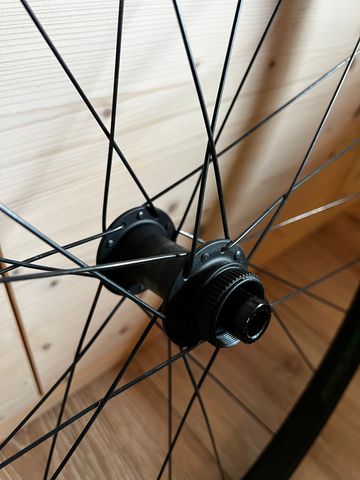Used Bontrager Paradigm Comp 25 Wheels 2023 bike — image 7 of 8