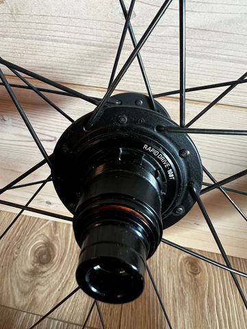 Used Bontrager Paradigm Comp 25 Wheels 2023 bike — image 5 of 8