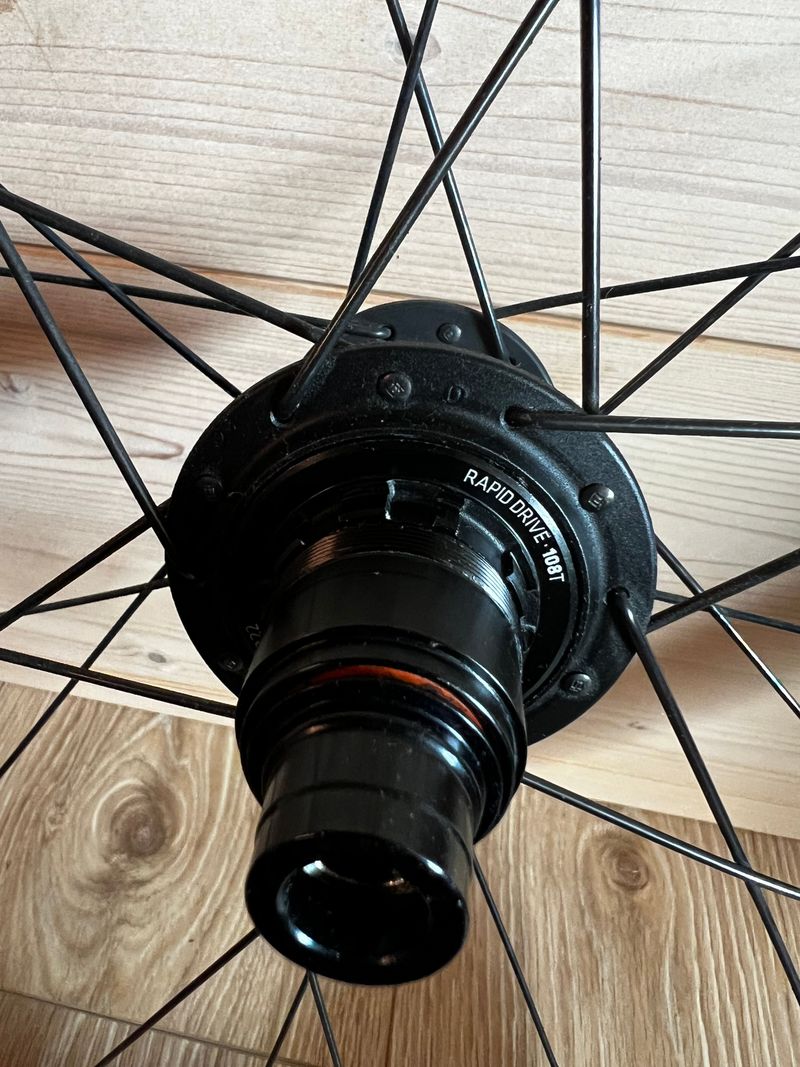 Used Bontrager Paradigm Comp 25 Wheels 2023 bike — image 5 of 8