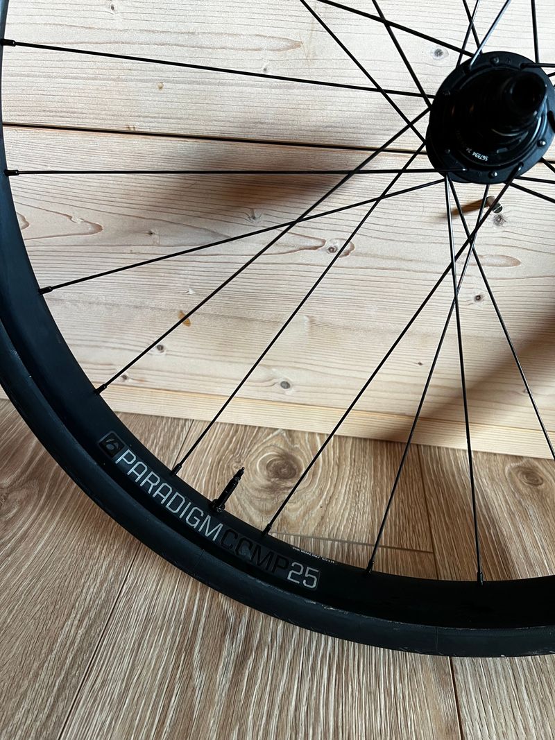 Used Bontrager Paradigm Comp 25 Wheels 2023 bike — image 3 of 8