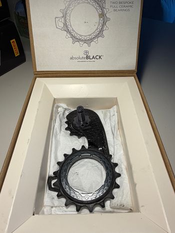 Absoluteblack, HOLLOWcage V2 Shimano 9250 Carbon Ceramic Oversized Derailleur Pulley Cage