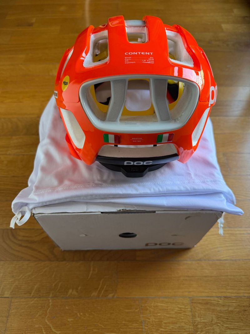 POC Octal MIPS Helmet bike de segunda mano — imagen 2 de 3