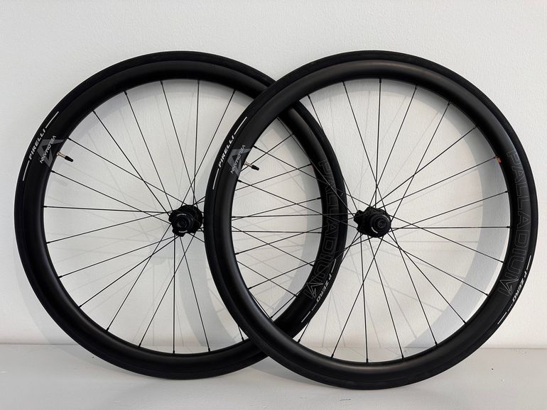 Used Velomann Palladium 33mm Carbon Wheels 2024 bike — image 1 of 2