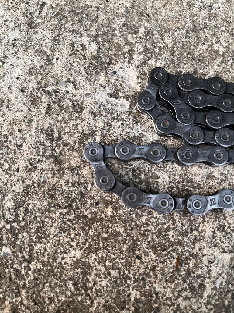 Used Kmc Chain 9s bike — image 2 of 3