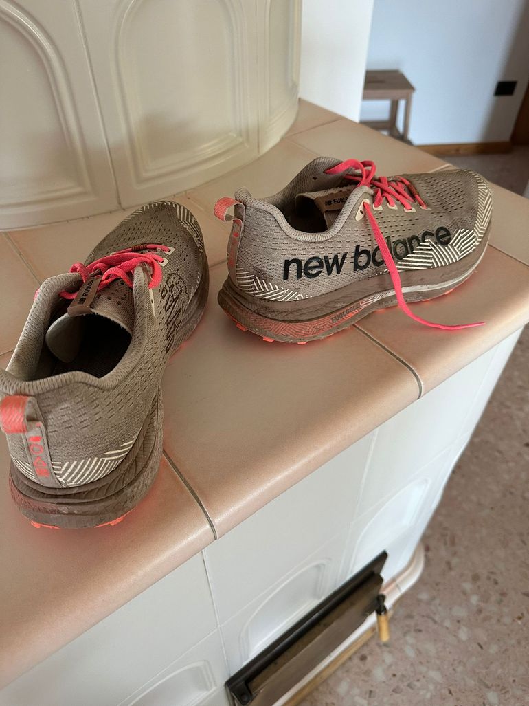 Used New Balance FuelCell SuperComp Trail v2 bike — image 1 of 5