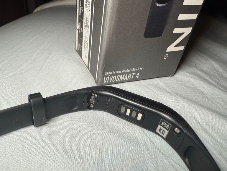 Used Garmin vívosmart 4 Activity Tracker 2018 bike — image 2 of 5