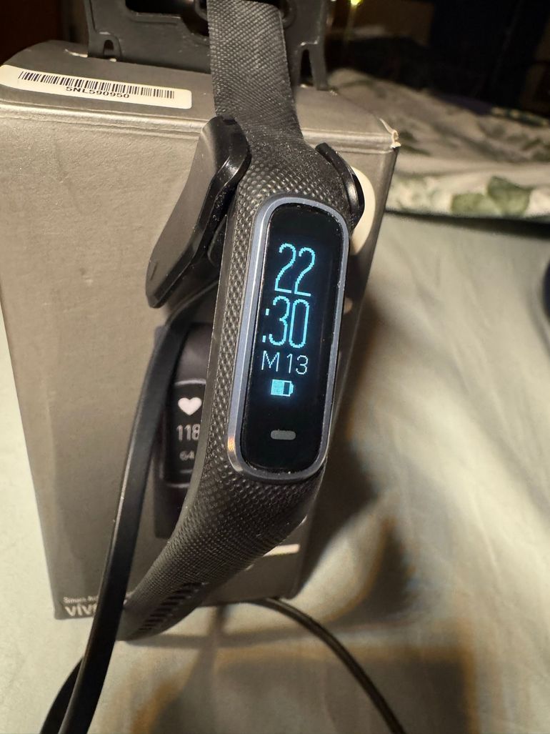 Used Garmin vívosmart 4 Activity Tracker 2018 bike — image 3 of 5