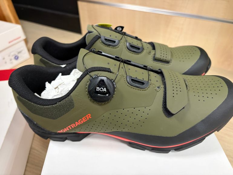 Used Bontrager Foray Mountain Shoes 2025 bike — image 6 of 9