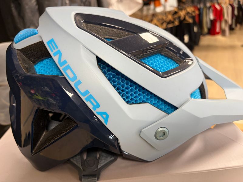 Endura MT500 Mips® Helmet 2025 bike usato — immagine 7 di 9