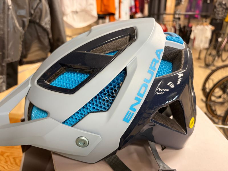 Endura MT500 Mips® Helmet 2025 bike usato — immagine 5 di 9