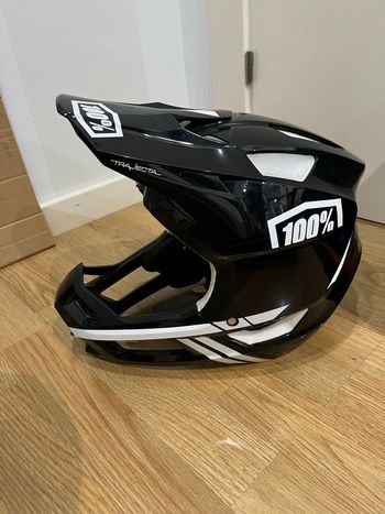 100%, Trajecta Helmet