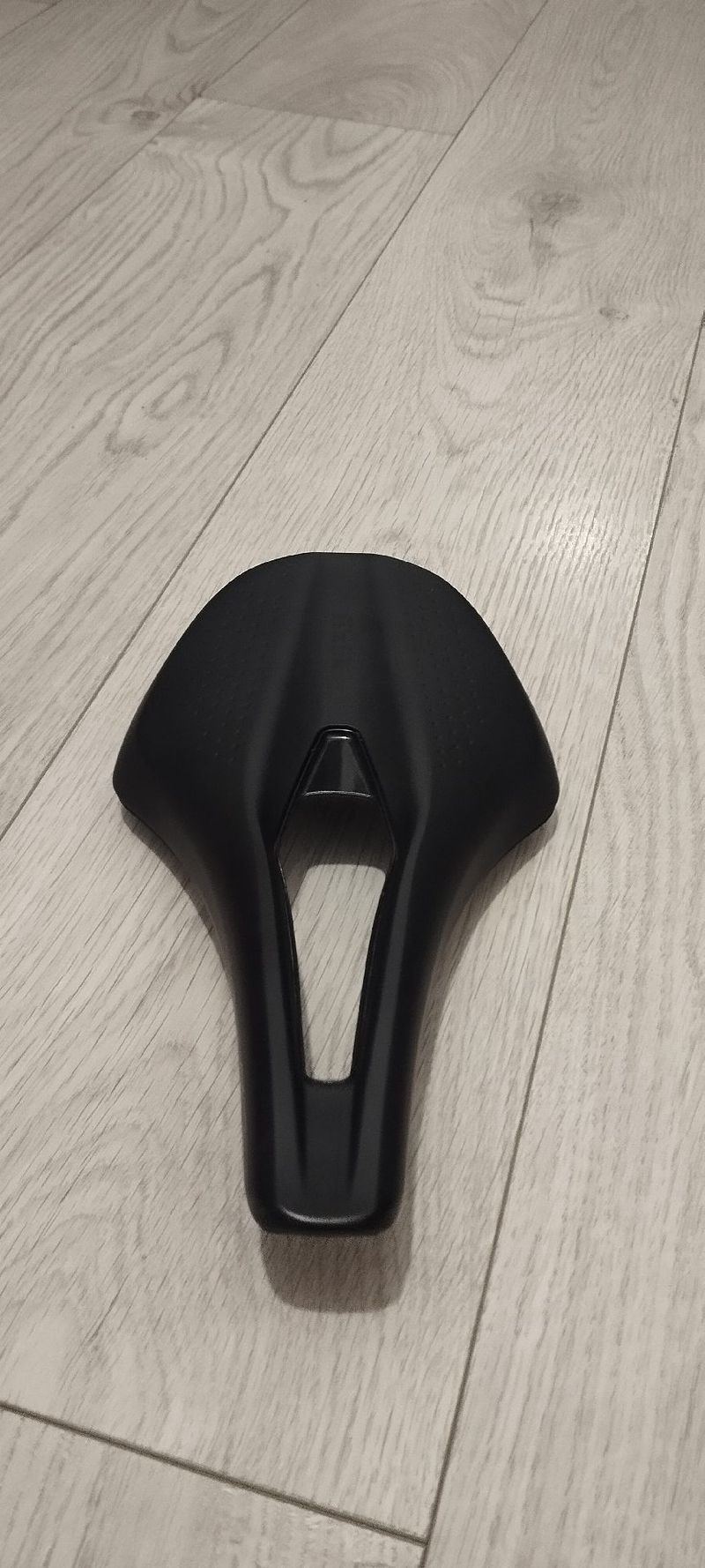Used Fizik Argo Tempo R3 Preto Saddles & Seatposts