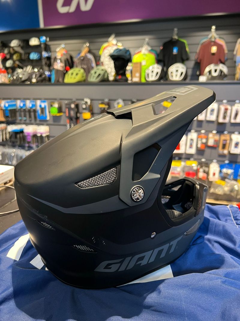 Used 100% Status Full Face MTB Helmet bike — image 5 of 7