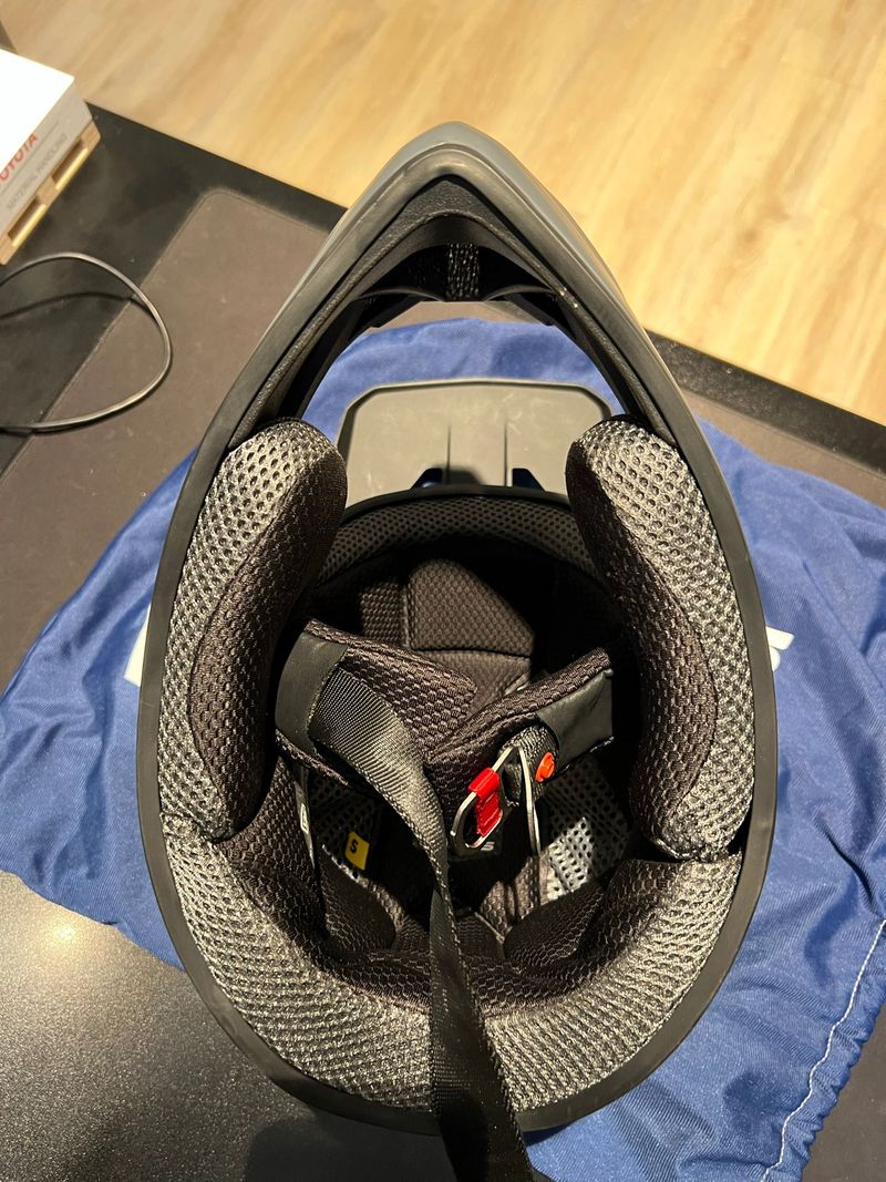 Used 100% Status Full Face MTB Helmet bike — image 6 of 7