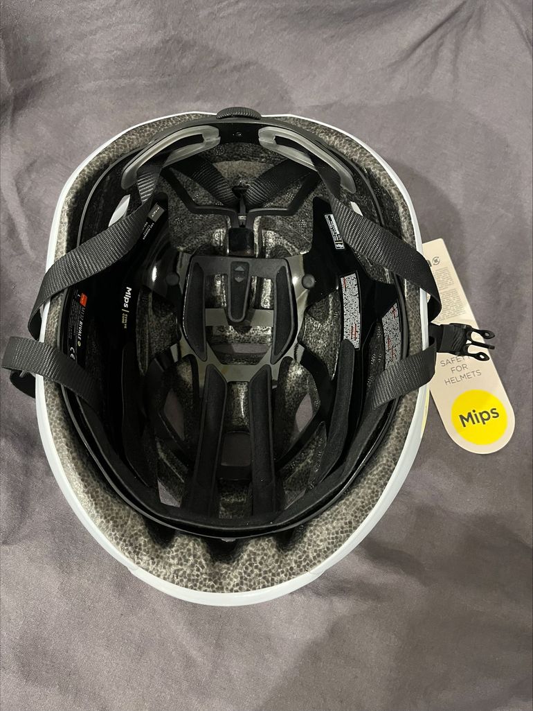 Used MET Rivale Mips 2026 bike — image 4 of 10