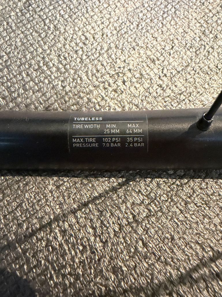 Used Dt Swiss Performance LN Classic 29" (700C) bike — image 7 of 12