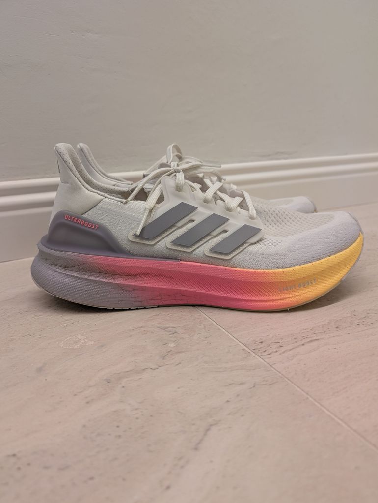 Used Adidas Ultraboost 5 UK 9 FR 43 1/3 2024 bike — image 3 of 5