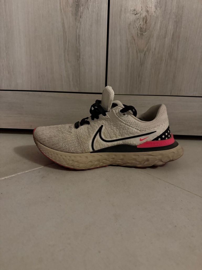 Used Nike react flyknit bike — image 4 of 5