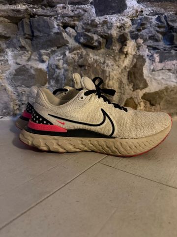 Nike react flyknit Running Shoes usato