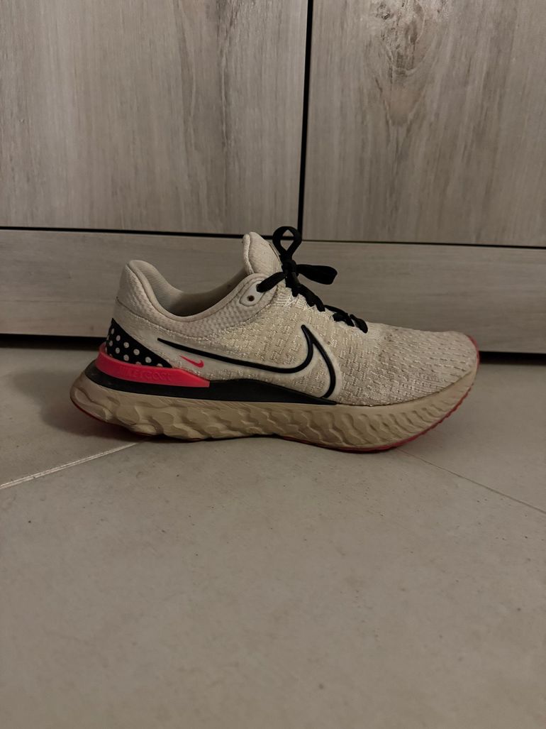 Used Nike react flyknit bike — image 5 of 5
