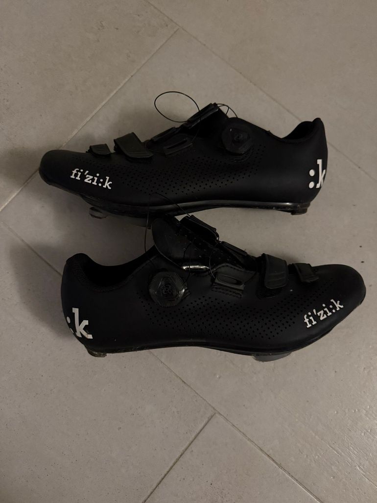Used Fizik Cycling Shoes bike — image 1 of 4