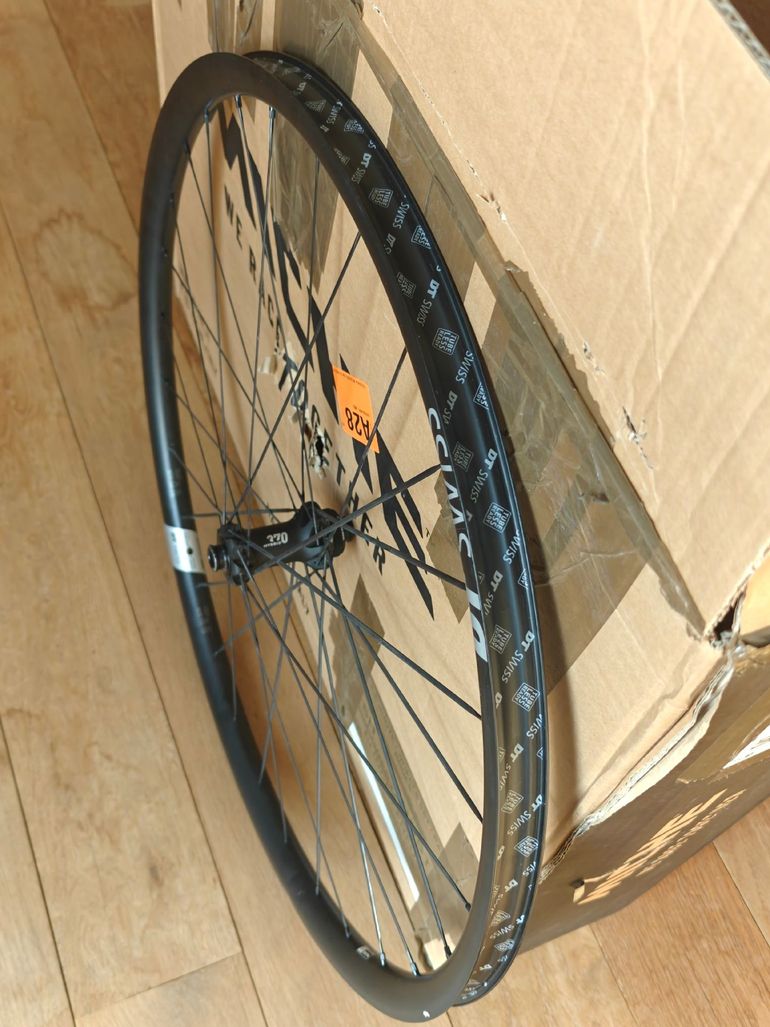 Used Dt Swiss G1800 bike — image 6 of 12