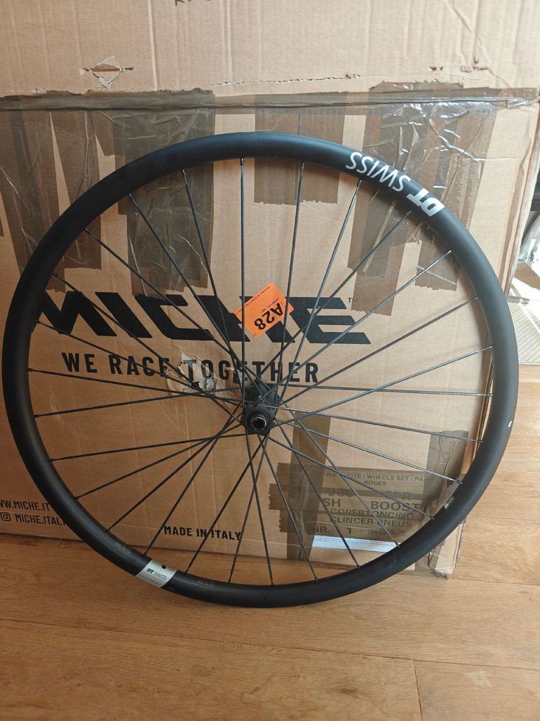 Used Dt Swiss G1800 bike — image 1 of 12
