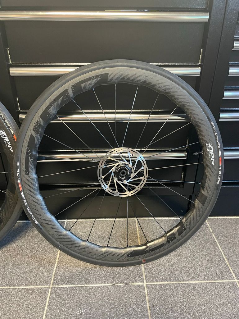 Used Zipp 353NSW Wheelset 2025 bike — image 8 of 9