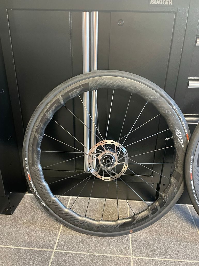 Used Zipp 353NSW Wheelset 2025 bike — image 7 of 9