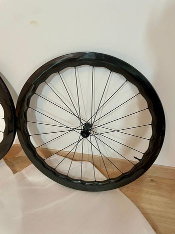 Used Artisanale Paire de roues carbone à disque compatibles tubeless 2026 bike — image 5 of 6