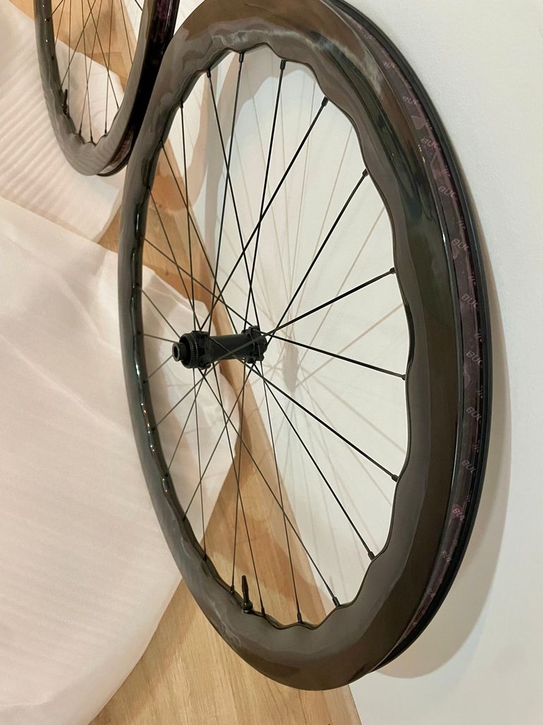 Used Artisanale Paire de roues carbone à disque compatibles tubeless 2026 bike — image 2 of 6