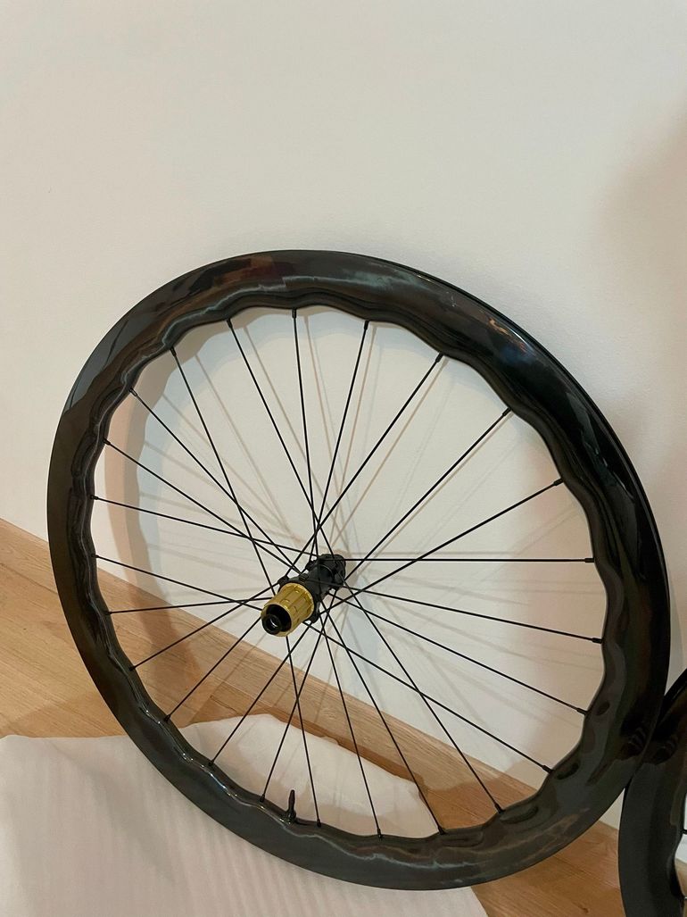 Used Artisanale Paire de roues carbone à disque compatibles tubeless 2026 bike — image 4 of 6