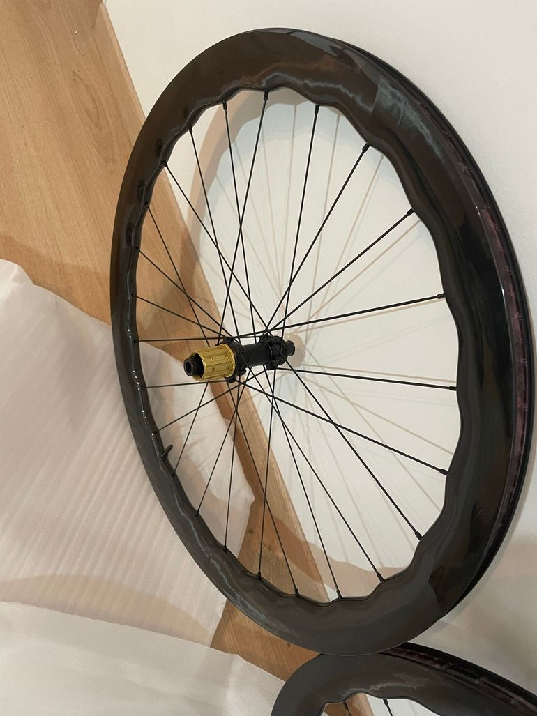 Used Artisanale Paire de roues carbone à disque compatibles tubeless 2026 bike — image 3 of 6