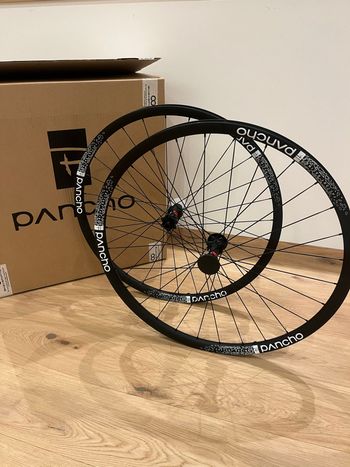 Pancho, Laufradsatz Carbon 1290g Factory Racing