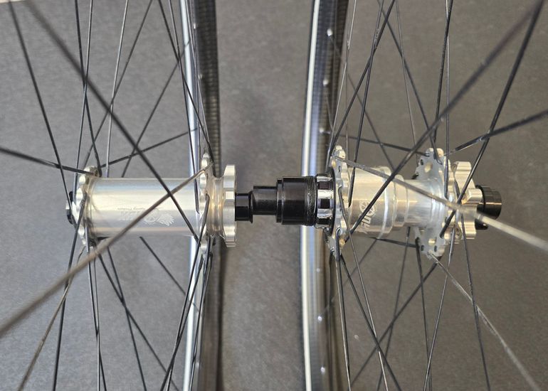 Used Zipp Vesper Hubs with 3 Zero Moto Carbon Rims 27.5 Boost XDR 6-bolt 2024 bike — image 8 of 9