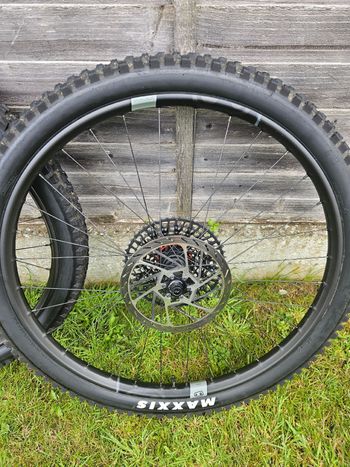 Used Crankbrothers Synthesis Enduro 7 Carbon Wheelset 2024 bike — image 2 of 5