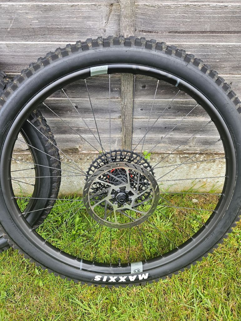 Used Crankbrothers Synthesis Enduro 7 Carbon Wheelset 2024 bike — image 2 of 5