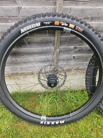 Used Crankbrothers Synthesis Enduro 7 Carbon Wheelset 2024 bike — image 4 of 5