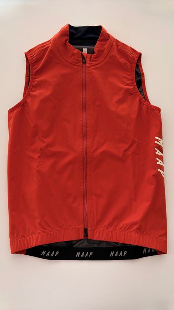 Used MAAP Chaleco Impermeable 2024 bike — image 2 of 7