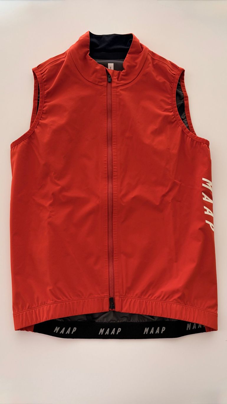 Used MAAP Chaleco Impermeable 2024 bike — image 2 of 7