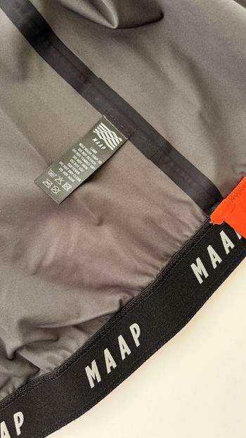 Used MAAP Chaleco Impermeable 2024 bike — image 7 of 7