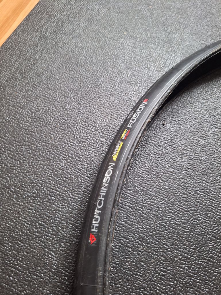 Used Hutchinson Fusion 5 Tires Pair 2025 bike — image 2 of 11