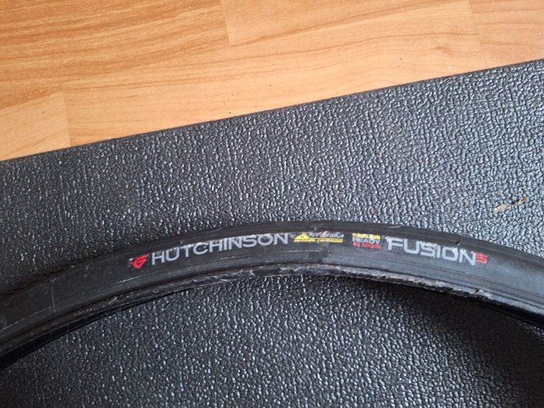 Used Hutchinson Fusion 5 Tires Pair 2025 bike — image 5 of 11