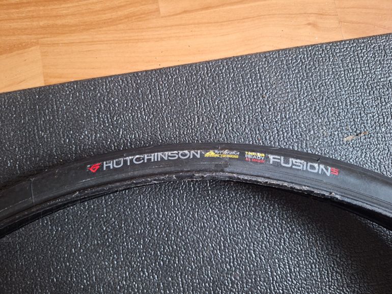 Used Hutchinson Fusion 5 Tires Pair 2025 bike — image 3 of 11