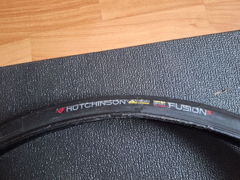 Used Hutchinson Fusion 5 Tires Pair 2025 bike — image 4 of 11