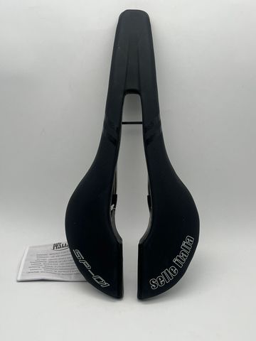 Używany Selle Italia SP-01 TM Superflow Saddle Ti 316 Rails L3 Saddles & Seatposts