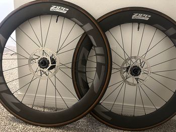 Used Zipp 404 Firecrest Tubeless Disc Wheel 2024 bike — image 2 of 3